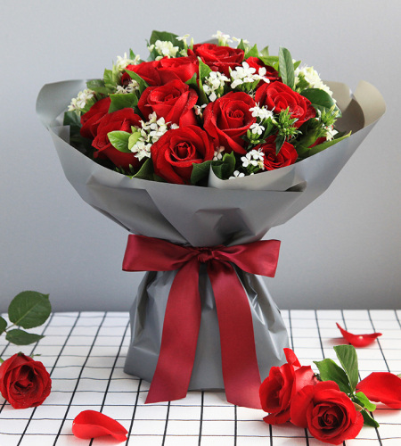 浪漫生活-红玫瑰19枝，白色相思梅0.5扎，栀子叶1扎